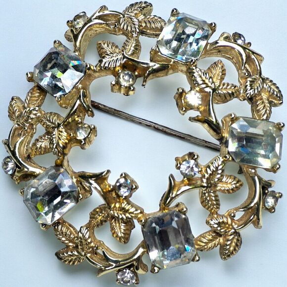 Vintage Coro Signed Round Brooch Gold‎ Tone & Rhinestones - Picture 1 of 10